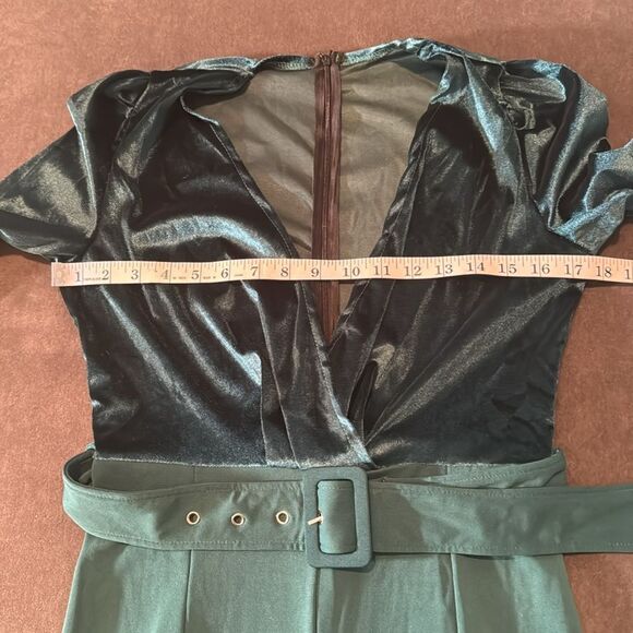 Women’s Green Jumpsuit Deep V-Neck Velvet Bodice Belted Waist Zip Back Size M - Picture 10 of 12